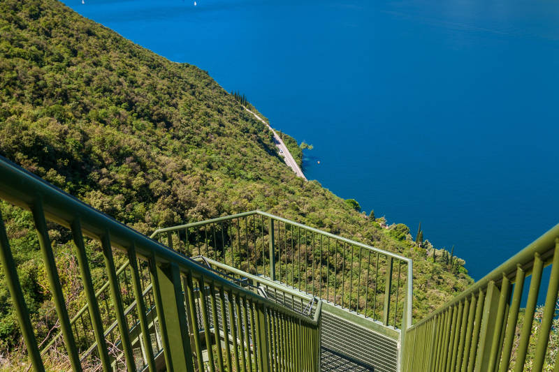 Punto Panoramico Lago di Garda da sentiero Busatte Tempesta